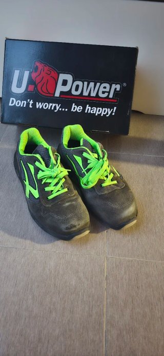 Zapatos de seguridad U-Power grises y verdes