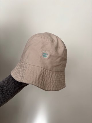 2 sombreros y 3 gorros Todo a 10 €
