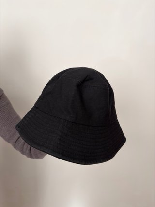 2 sombreros y 3 gorros Todo a 10 €