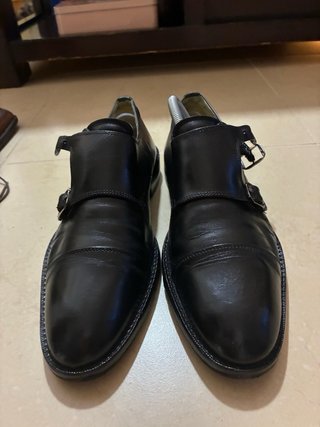 Zapatos de piel con doble hebilla T42,
