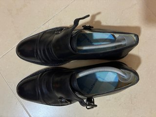 Zapatos de piel con doble hebilla T42,