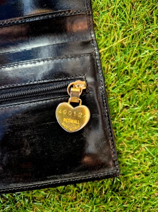Cartera Moschino Negra con Corazón Rojo