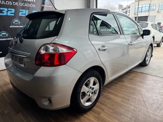 Toyota Auris 1.8 Híbrido Active
