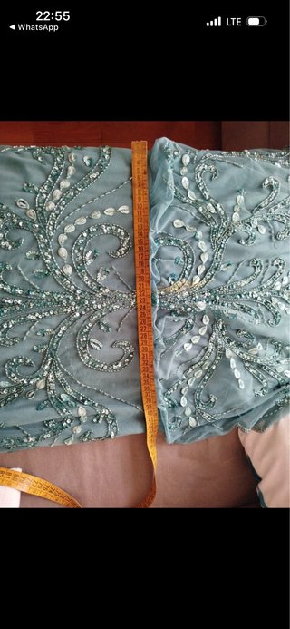 Vestido de fiesta espectacular con pedrería .