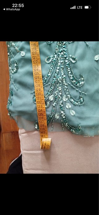 Vestido de fiesta espectacular con pedrería .