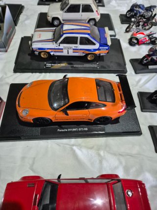 Colección coches y motos a escala