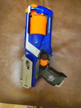 Pistola Nerf Strongarm Elite