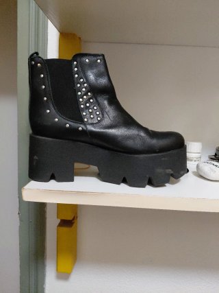 Botas negras plataforma tachuelas 38