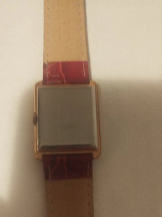 Reloj TAG  Rectangular Oro y Rojo