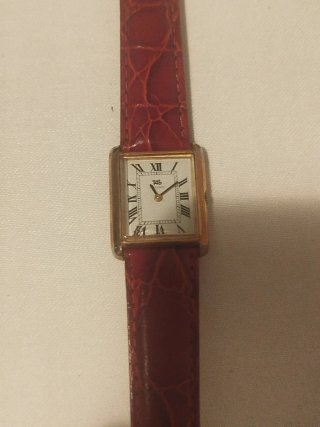 Reloj TAG  Rectangular Oro y Rojo