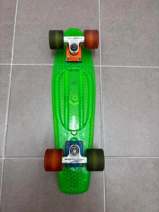 Monopatín verde Penny Board