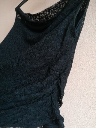 Camiseta negra encaje asimétrica