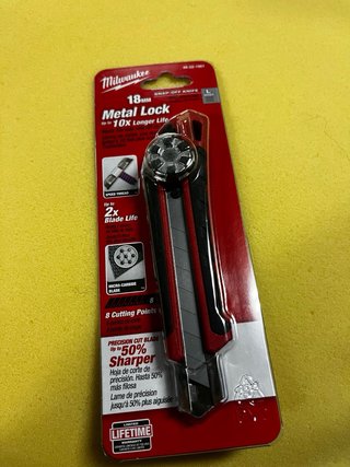 Milwaukee Cúter 18mm Metal Lock + Cuchillas