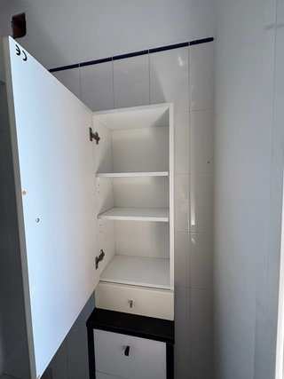 Armario de baño madera lacada en beig.(2)