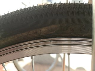 Bicicleta triciclo con cesta