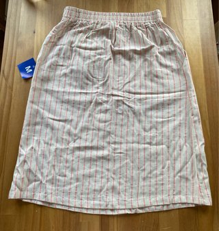 Falda de rayas beige y rosa marca Pan