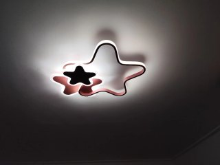 Lámpara infantil estrellas rosa y blanco
