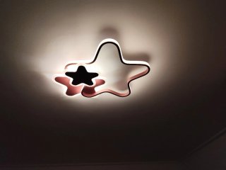 Lámpara infantil estrellas rosa y blanco