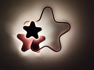 Lámpara infantil estrellas rosa y blanco
