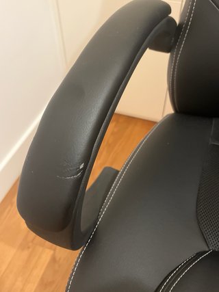 Silla de oficina negra tipo gamer