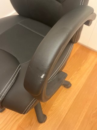 Silla de oficina negra tipo gamer