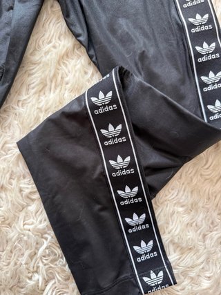 Leggings Adidas Negros con Logo Lateral