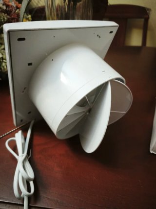 Extractor de aire blanco con cadena