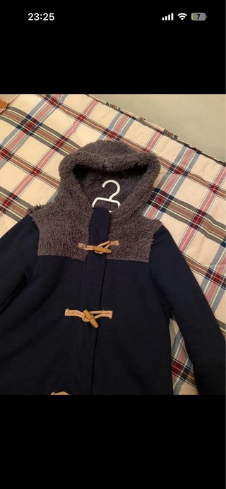 Parka azul y gris con capucha