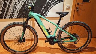 Bicicleta Eléctrica Cube Reaction