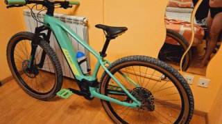 Bicicleta Eléctrica Cube Reaction