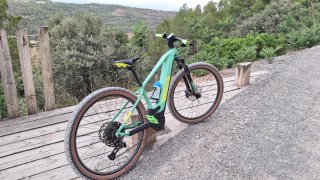 Bicicleta Eléctrica Cube Reaction