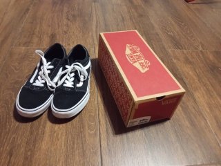 Zapatillas Vans Negras con Raya Blanca