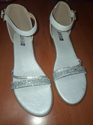 Sandalias blancas con brillo