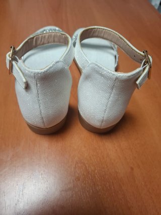 Sandalias blancas con brillo