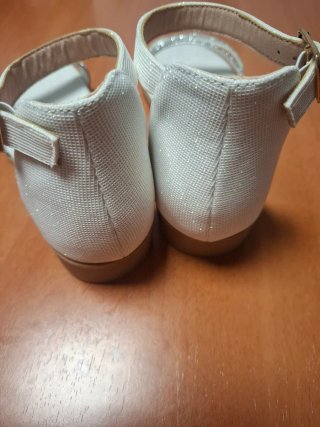 Sandalias blancas con brillo