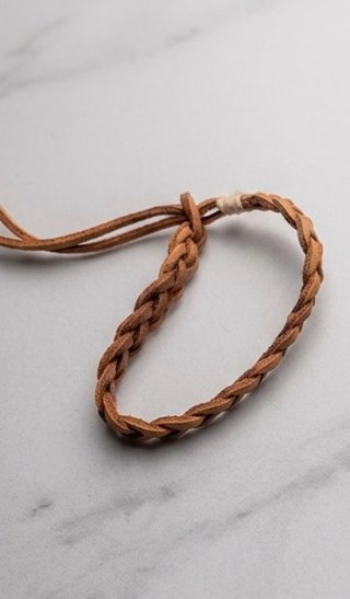 Pulsera trenzada de cuero