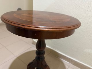 Mesa auxiliar madera antigua