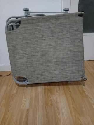 Tumbona plegable gris y beige