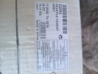 Baldosas hexagonales porcelánico grises