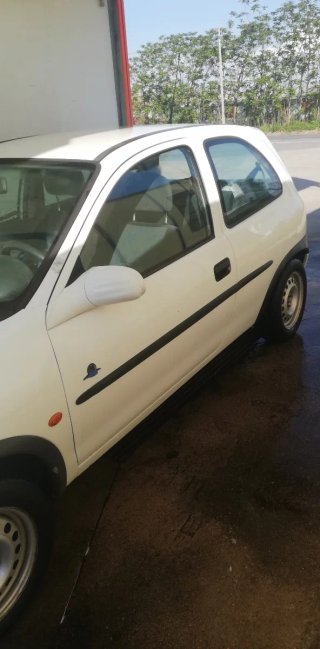Opel Corsa 1998 (para reparar o donante)