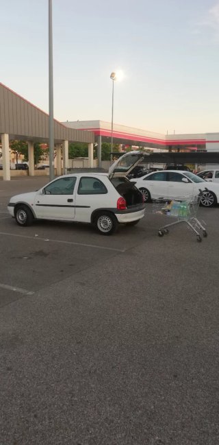 Opel Corsa 1998 (para reparar o donante)