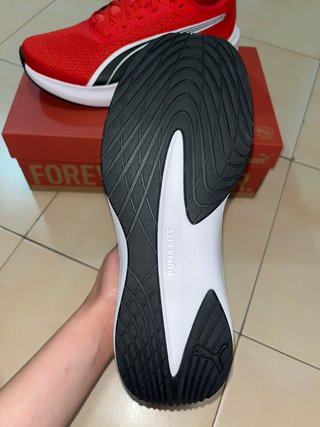 Zapatillas deportivas Puma rojas y blancas