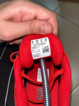 Zapatillas deportivas Puma rojas y blancas