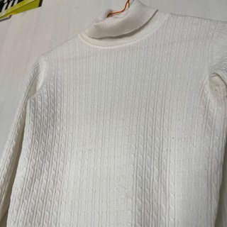 Jersey fino cuello alto blanco