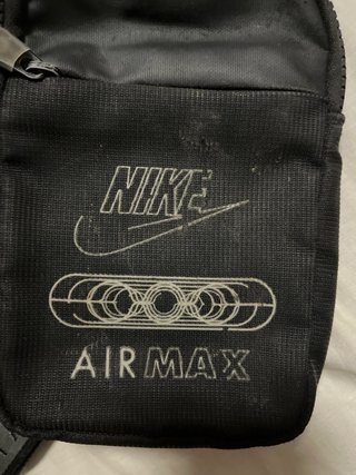 Riñonera Nike Air Max Negra un poco desgastada