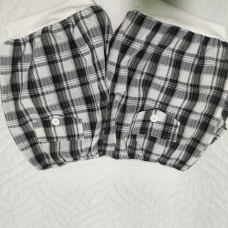 Pantalón corto a cuadros con bolsillos