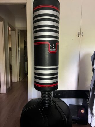 Saco de boxeo negro y plateado