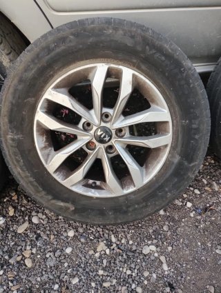 4 Llantas Kia 16 con Neumáticos