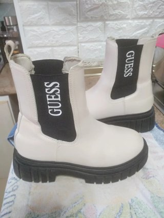 Botines Guess Blancos y Negros