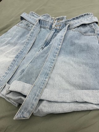 Shorts vaqueros con cinturón